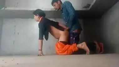 Bahan ki saheli se hardcore sex karke Indian bf banai