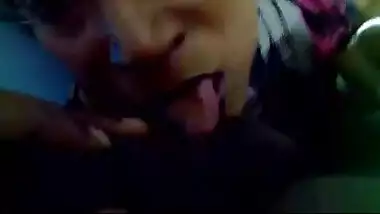 Indian mature aunty blowjob in train