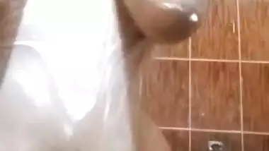 Married Tamil Girl Bathing Part - 1