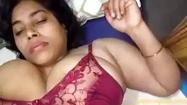 Kanpur Bhabhi Showing Huge Boobs To Devar