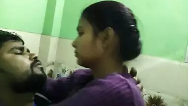 Kolkata bhabi kissing