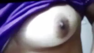 Bhabhi affair with lover exposed her boobs at desi49