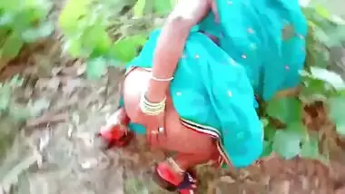 Desi village aunty show her nude body outdoor