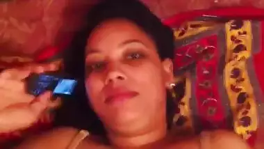 Desi sexy bhabi shy