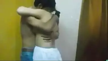 Mumbai latest hidden cam sex mms of desi bhabhi romance with tenant