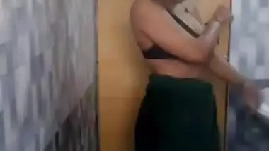 Desi girl bathroom hidden cam video