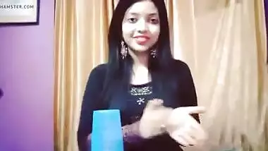 Cute Desi Indian girl Singing !!