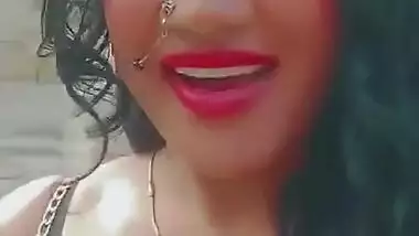 Soniya Maheshwari Cleavage Live from Shooting Shot