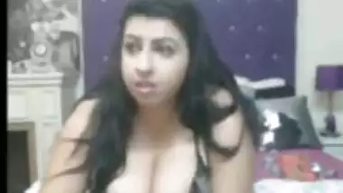 Indian aunty big boobs cleavage