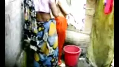 Bangla desi village girl bathing in Dhaka 