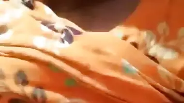 Beauty desi girl showing boobs and pussy