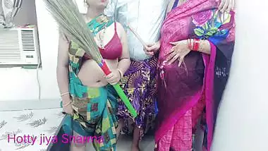 बीवी के सामने पति ने मेड को चोदा