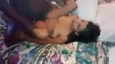भारतीय ब्लू वीडियो भेजो पत्नी बेहोश हो जाता है