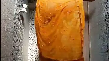 Indian Theesome Bathroom Fucking