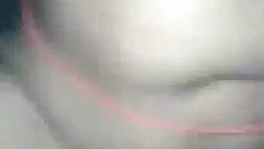 बहन की सहेली की फर्स्ट टाइम चुदाई का मम्स बना