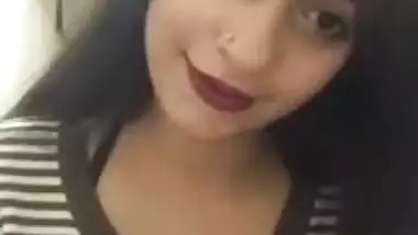 Cute desi babe with sexy clevage chatting to fans