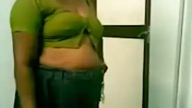 bhabhi in bedroom changing