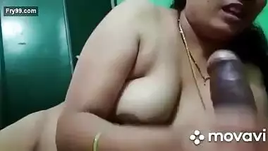 Married bhabhi handjob to lover