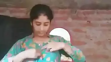 desi village bhabi open her dress