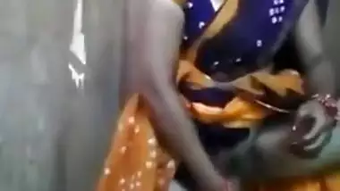 Desi Sexy Aunty Fingering Handjob Saree