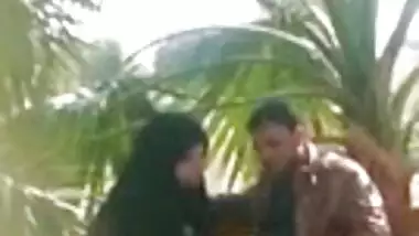 indian muslim girl doing handjob to her Boyfriend in a park