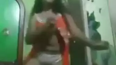 Sexy Srilankan chubby girl Dancing