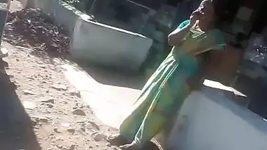 SATIN SILK SAREE INDIAN AUNTY FINGERING HER...