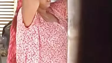 Bengali boudi nude bath in hidden cam viral MMS