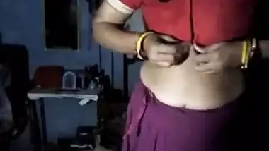 Amateur MMS video of sexy Desi wife performing amazing XXX striptease