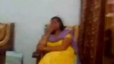 Matured bhabhi giving a boobs show to her devar