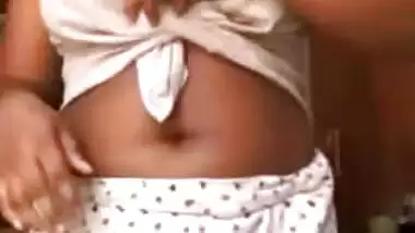 Horny Lankan Girl Showing Boobs