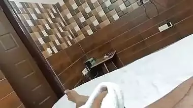 Indian couple honeymoon sex in hotel viral xxx