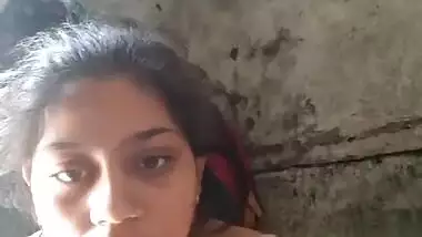 Desi Village bhabhi nude bathing and pussy fingering