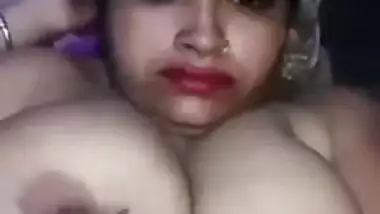 Desi wife leaked video where she flaunts juicy boobs and hairy XXX hole