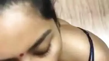 Indian Hot bhabhi gives a good blowjob