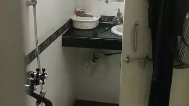 desi aunt bathroom video