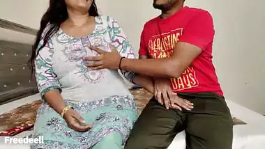 सौतेली बहन की चूत को चोदा मुसल लंड से