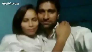 Lahore Couple Hot Smooching