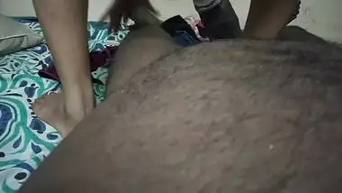 भाभी ने लंड पकड़ के अपनी चूत में ले लिया