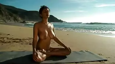 Beach – best place for yoga classes as Hot girl demonstrates