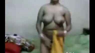 Desi Aunty showing