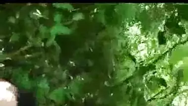आउटडोर में नंगी गतिविधियां करते कुछ इंडियन कपल्स