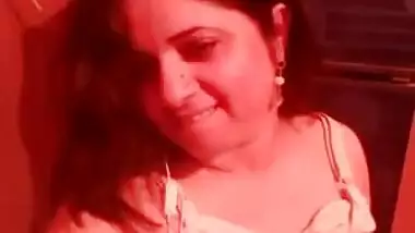 desi aunty boobs and pussy show