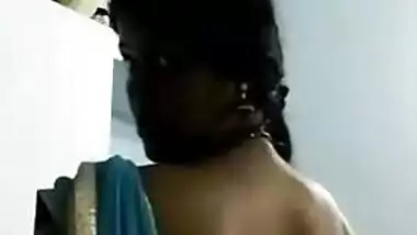 Husband is out of town so Desi girl can demonstrate sexy body parts