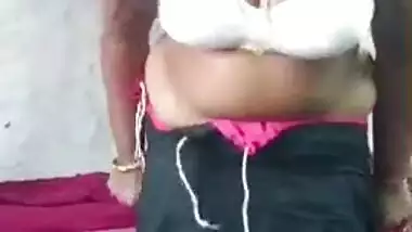 Kerala housewife show her boobs 