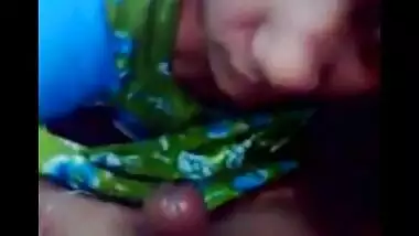 Sexy married woman sucking a desi penis