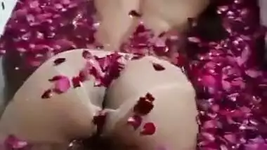 Sejal Sarah Ass Show in Tub