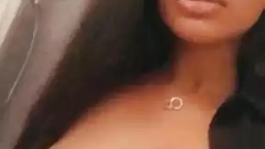 Hot mumbai college girl showing boobs during selfie