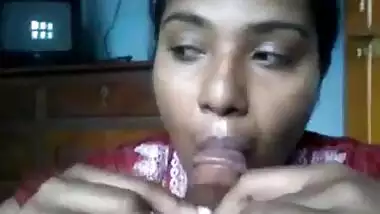बीवी ने संडे को मजेदार लंड चूसा
