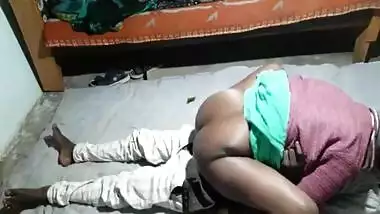 मल्लू भाभी बड़ी गांड़ उछालकर चुदी कैमरा पर